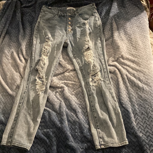 The brand is almost famous , the color is a dark blue washed Jean - Picture 2 of 4